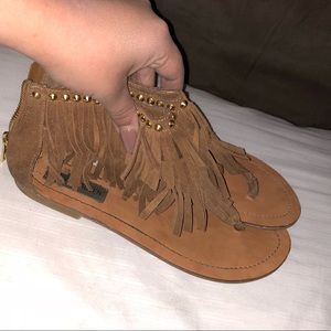 Fringe camel sandals